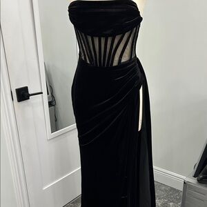 Elegant Black Strapless Evening Dress